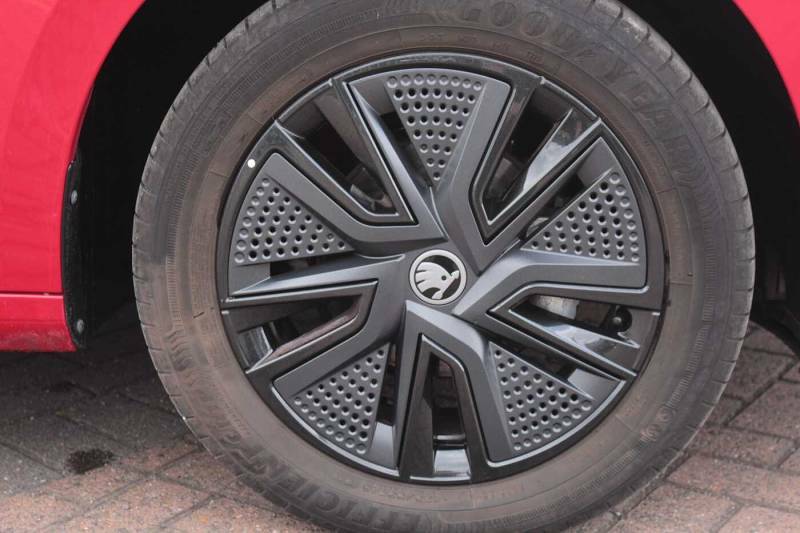 Skoda Fabia 1.0 Mpi 80 Design Edition - 2025 75 NX75TXP Red #5