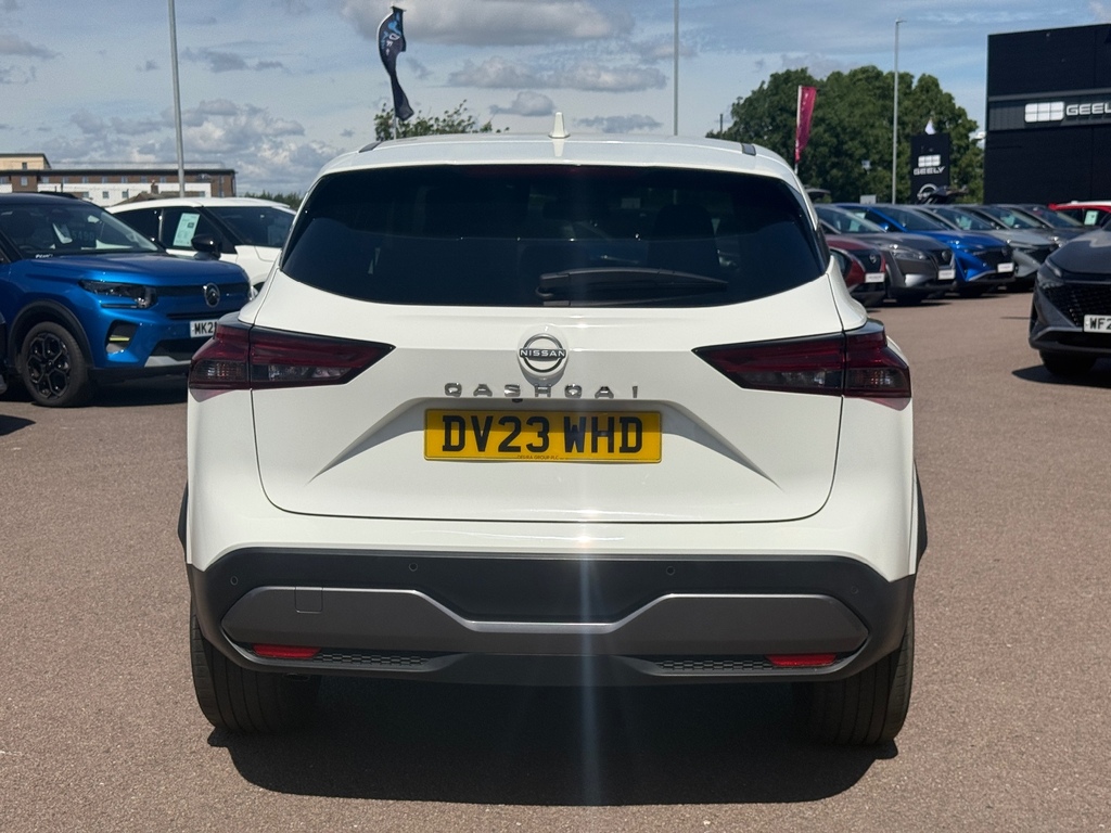 Nissan Qashqai 1.3 Dig-t Mh 158 N-connecta Xtronic DV23WHD White #6