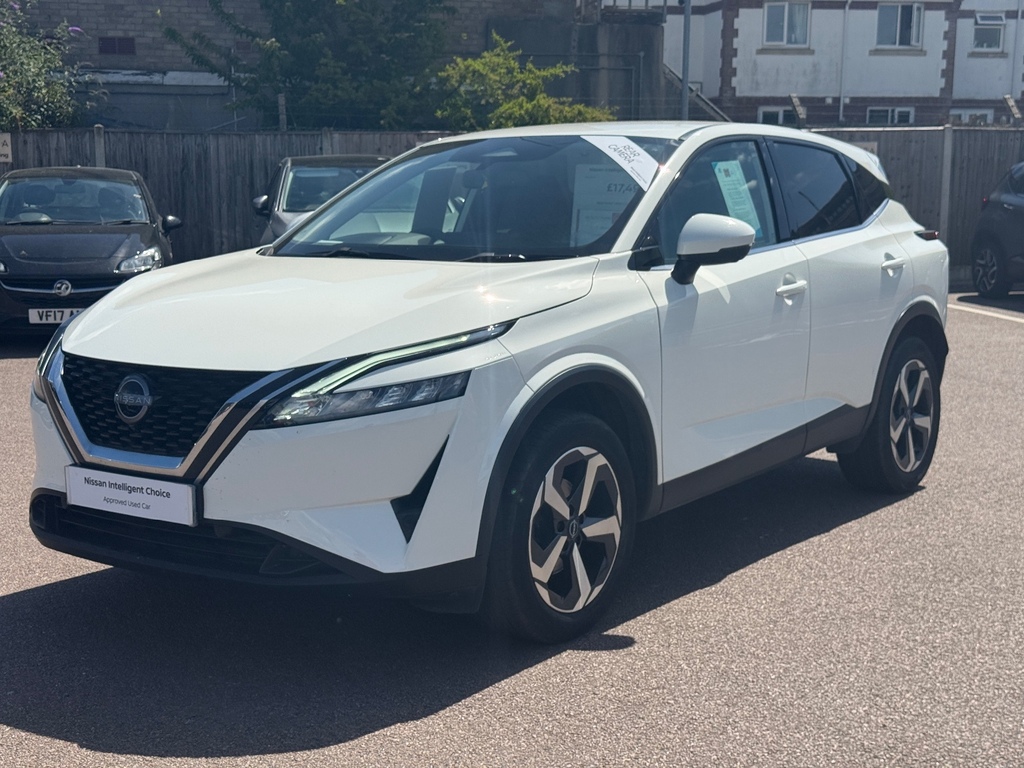 Nissan Qashqai 1.3 Dig-t Mh 158 N-connecta Xtronic DV23WHD White #3