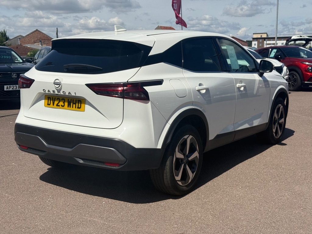 Nissan Qashqai 1.3 Dig-t Mh 158 N-connecta Xtronic DV23WHD White #5