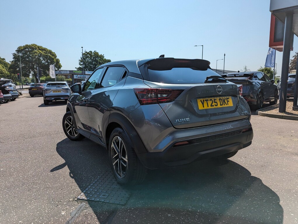 Nissan Juke 1.6 Hybrid N-connecta Grey