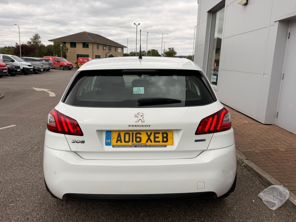 Peugeot 308 1.2 Puretech 130 Allure White #4