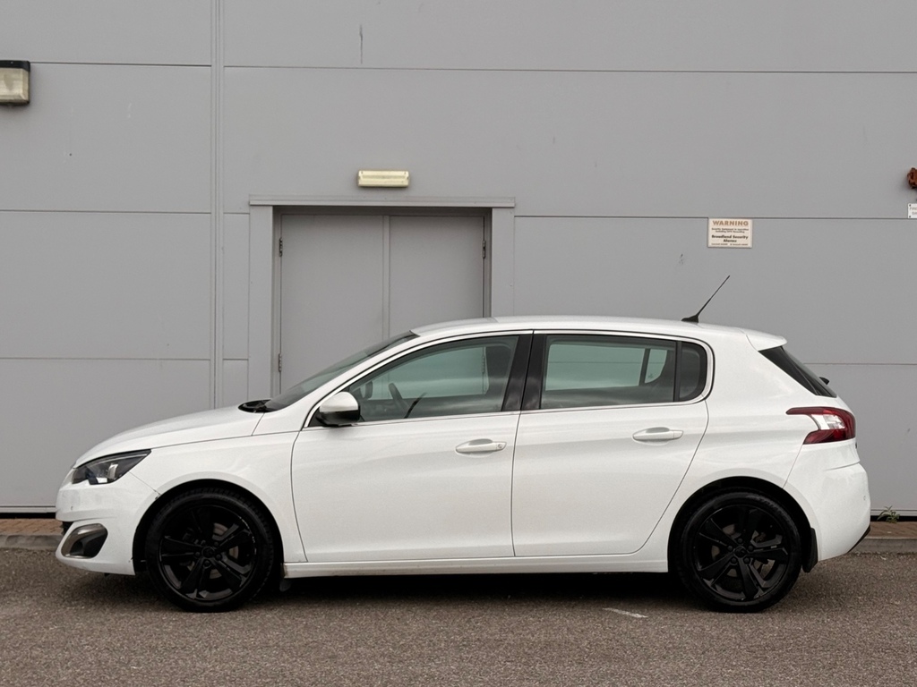 Peugeot 308 1.2 Puretech 130 Allure White #3