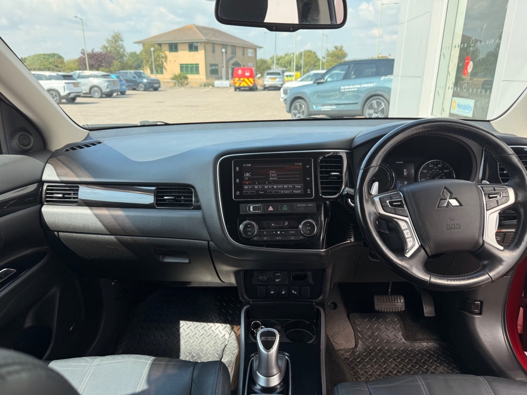 Mitsubishi Outlander 2.2 Di-d 4 White #10