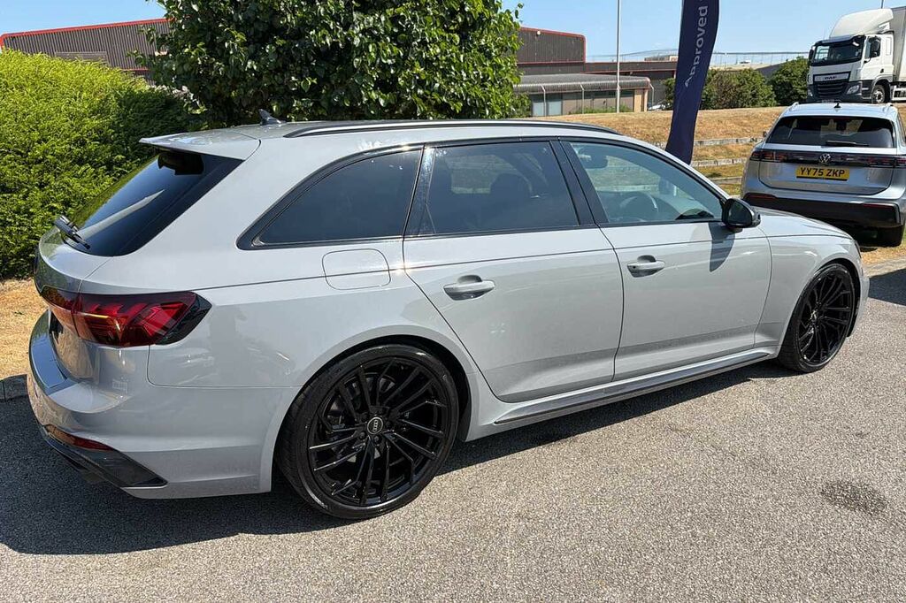 Audi RS4 Carbon Black Black #17