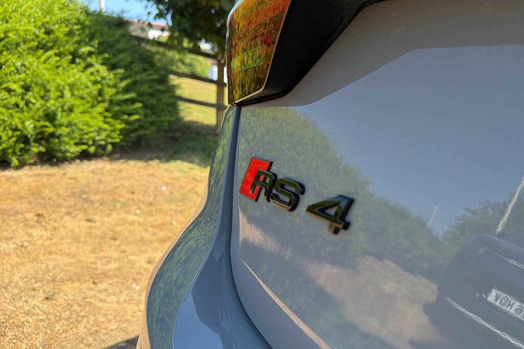 Audi RS4 Carbon Black Black #15