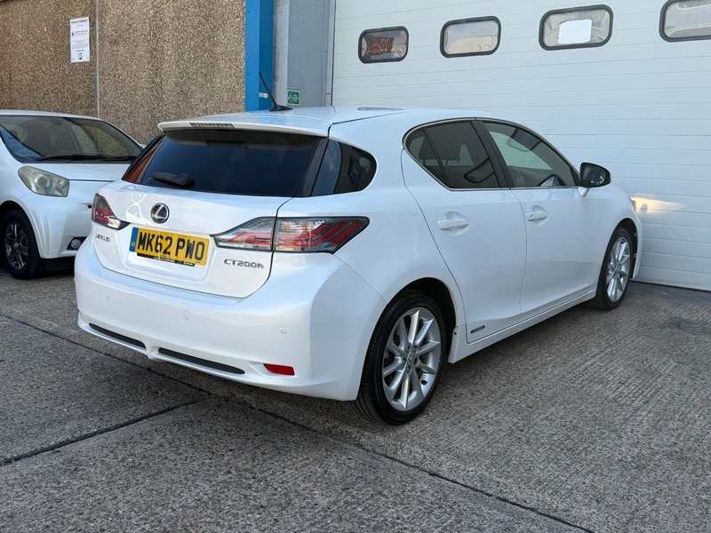 Lexus CT 1.8 Se-l Cvt Euro White #4