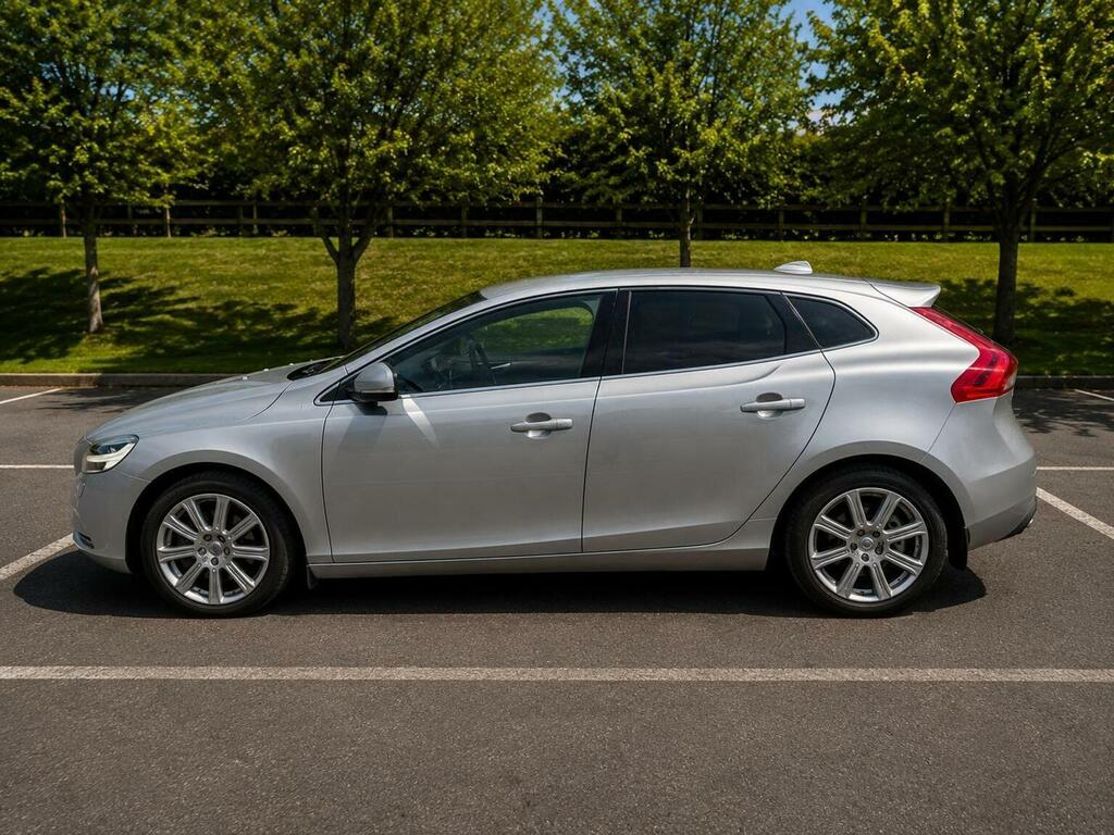 Volvo V40 Hatchback 2.0 D4 Inscription Euro 6 Ss 201 CE17FXG Silver #3