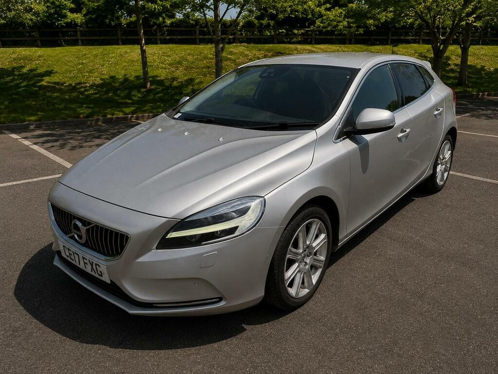 Volvo V40 Hatchback 2.0 D4 Inscription Euro 6 Ss 201 CE17FXG Silver #2