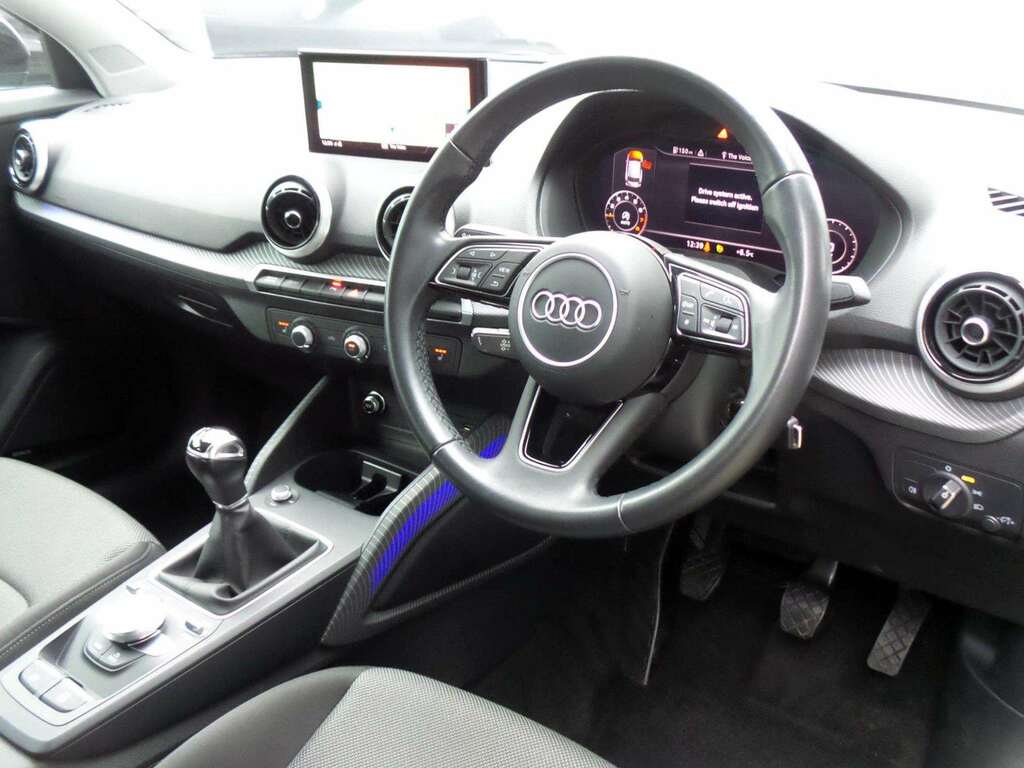 Audi Q2 Sport Black #4