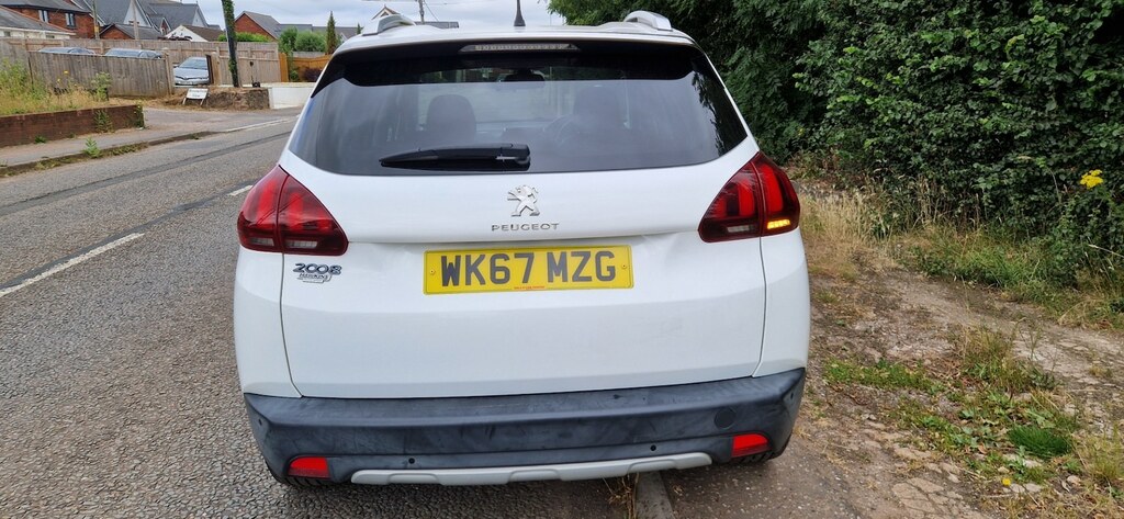 Peugeot 2008 1.6 Bluehdi 100 Allure White #3