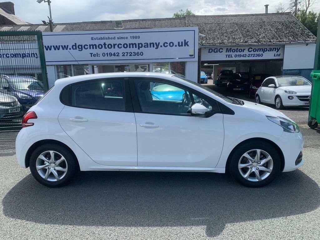 Peugeot 208 1.2 Puretech Active Euro 6 White #4