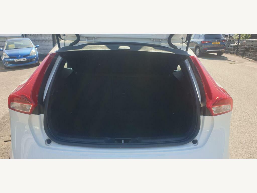 Volvo V40 Cross Country 2L Lux Red #11