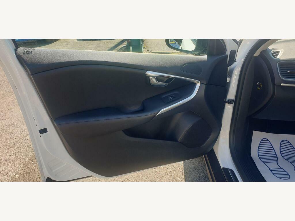 Volvo V40 Cross Country 2L Lux Red #8