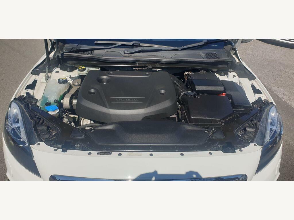 Volvo V40 Cross Country 2L Lux Red #20
