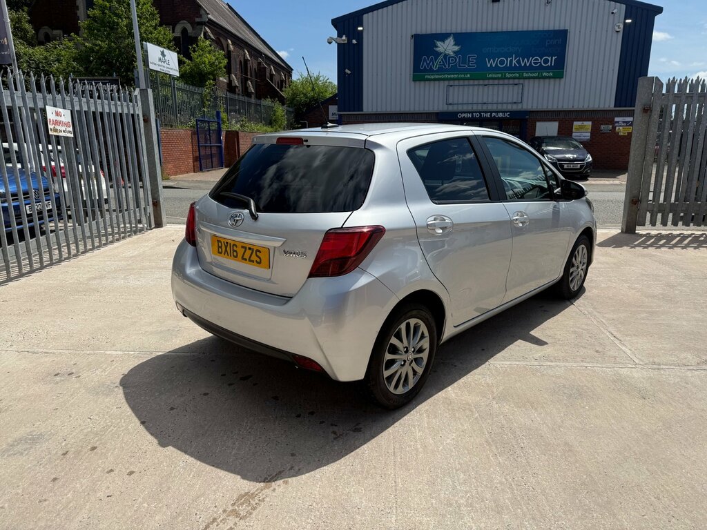 Toyota Yaris 1.33 Dual Vvt-i Icon Hatchback E Silver #2