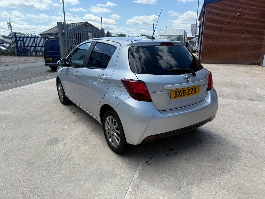 Toyota Yaris 1.33 Dual Vvt-i Icon Hatchback E Silver #4