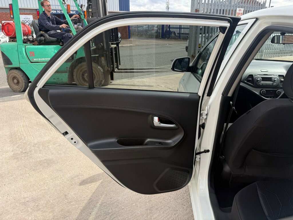 Kia Picanto 1.25 Gt-line White #14