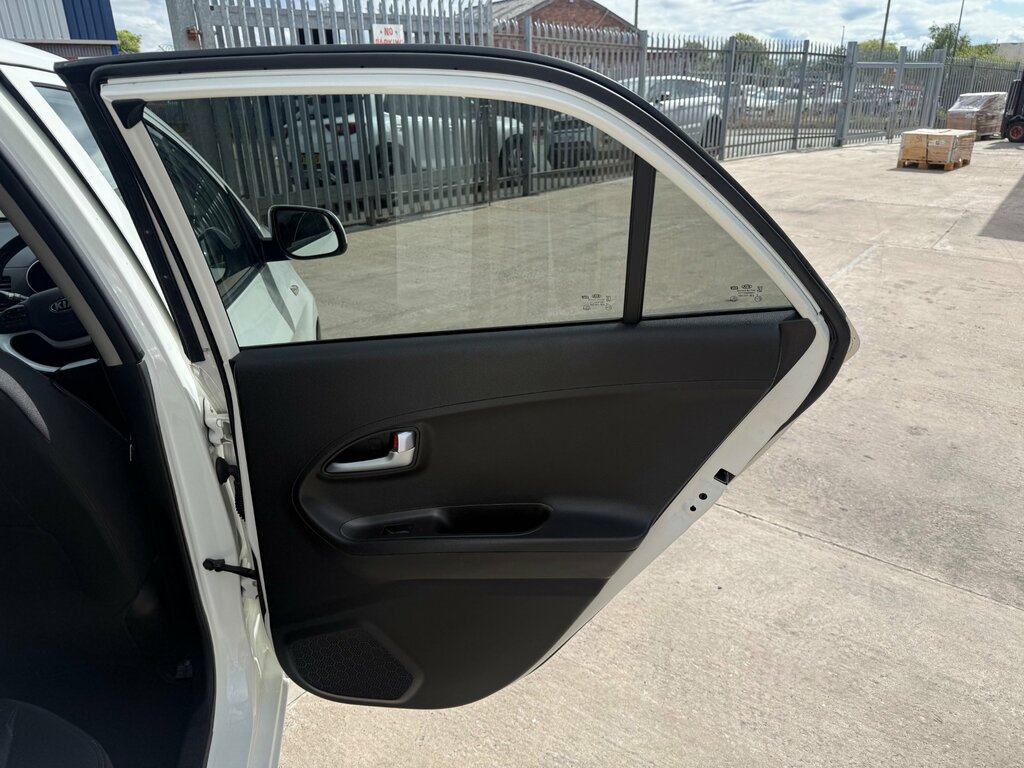 Kia Picanto 1.25 Gt-line White #25