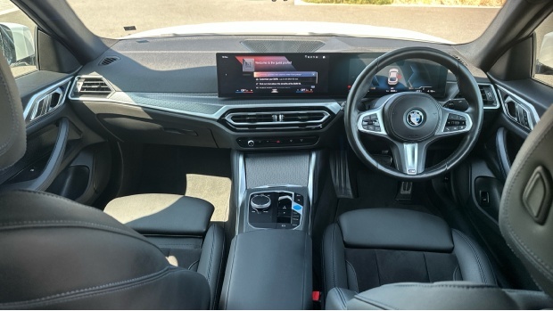 BMW i4 40 83.9Kwh M Sport Edrive AY23FSO White #4