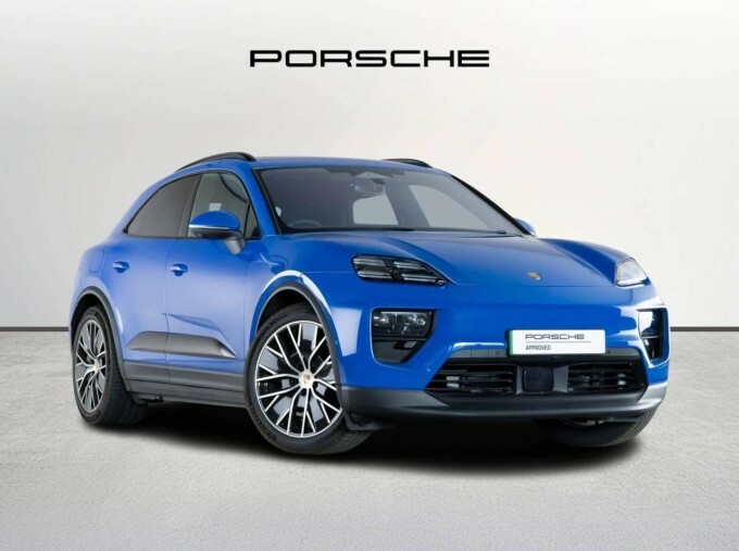 Porsche Macan 100Kwh Blue