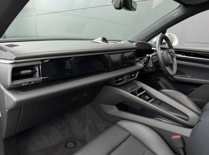 Porsche Macan 100Kwh White #5