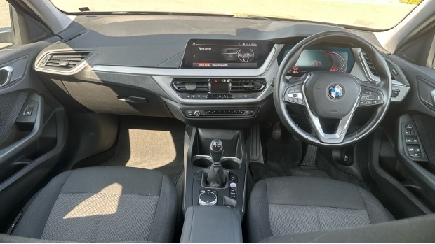 BMW 1 Series 118I Se Lcp Euro 6 MC72TFX Black #4