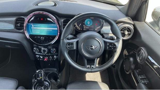 Mini Hatch Cooper Exclusive Steptronic Euro 6 YG21GLP Black #5