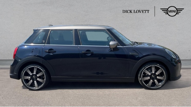 Mini Hatch Cooper Exclusive Steptronic Euro 6 YG21GLP Black #3