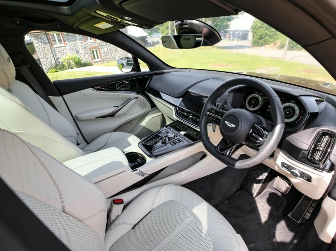 Aston Martin DBX V8 Silver #19