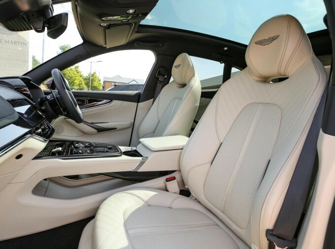 Aston Martin DBX V8 Silver #32