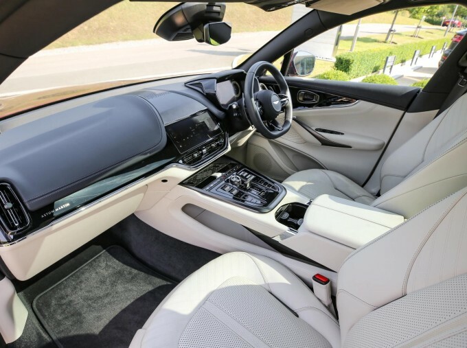 Aston Martin DBX V8 Silver #29