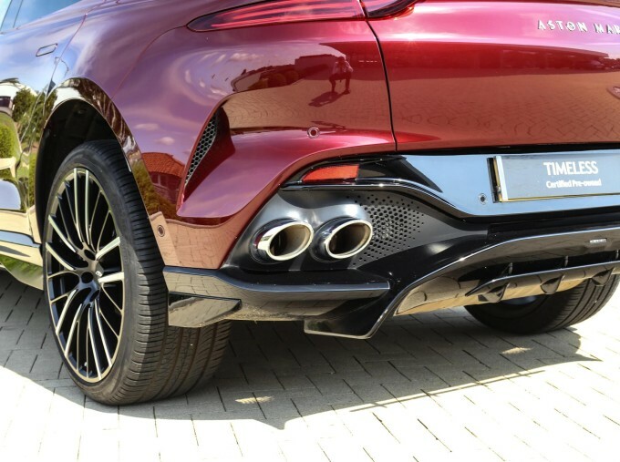 Aston Martin DBX V8 Silver #17