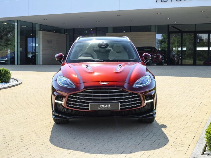 Aston Martin DBX V8 Silver #8