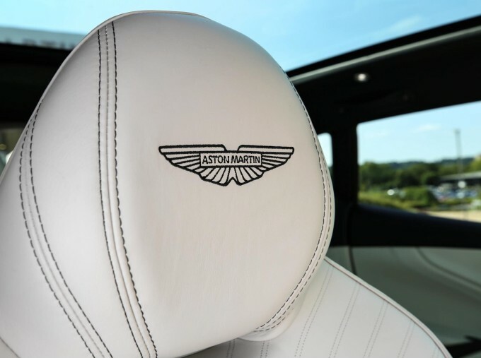 Aston Martin DBX V8 Silver #23