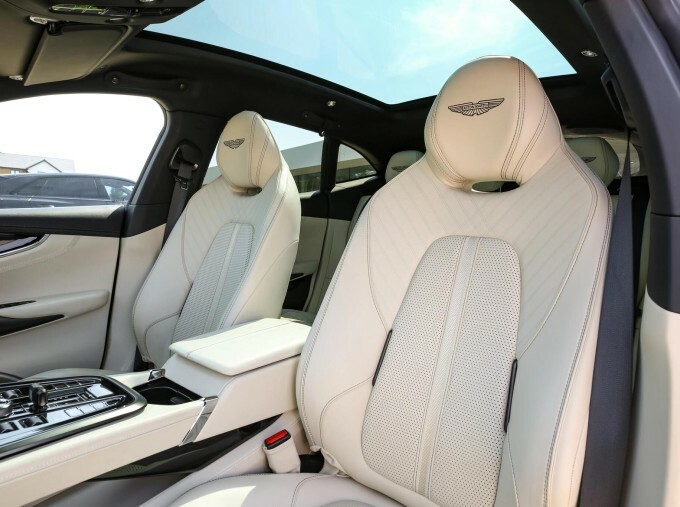 Aston Martin DBX V8 Silver #33
