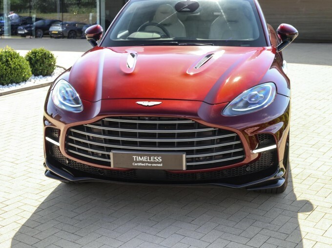 Aston Martin DBX V8 Silver #9