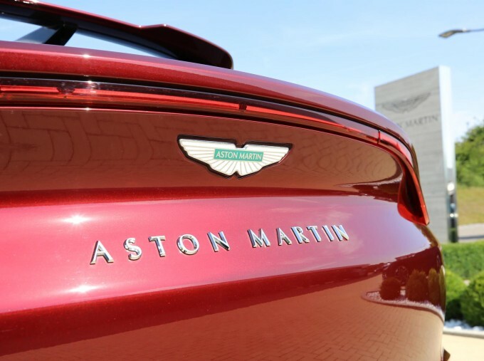 Aston Martin DBX V8 Silver #18