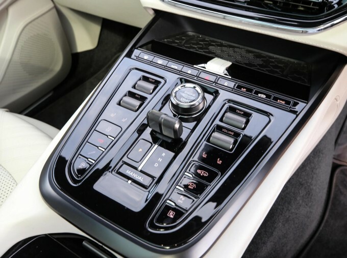 Aston Martin DBX V8 Silver #26