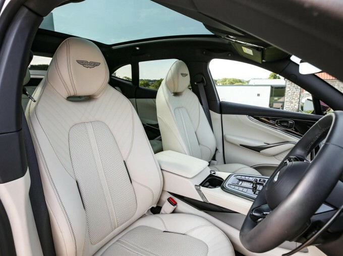 Aston Martin DBX V8 Silver #20
