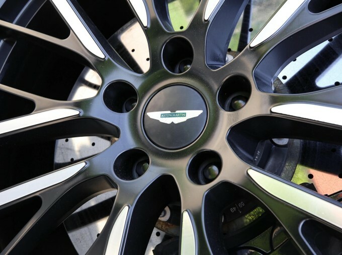 Aston Martin DBX V8 Silver #14