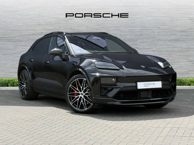 Porsche Macan 100Kwh Turbo Black