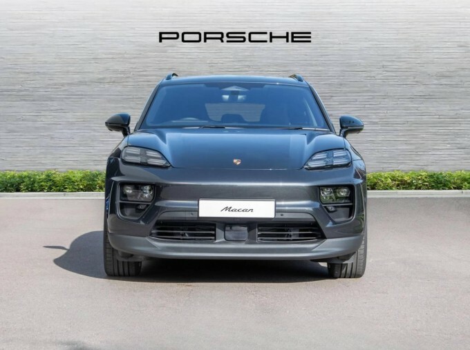 Porsche Macan 100Kwh 5-Door Grey #6