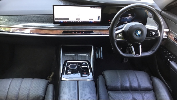 BMW i7 50 105.7Kwh M Sport Edrive Blue #4