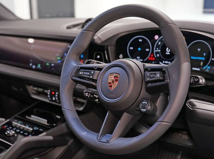 Porsche Cayenne 3.0T V6 Black Edition Tiptronics 4Wd Euro 6 5-Door Red #4