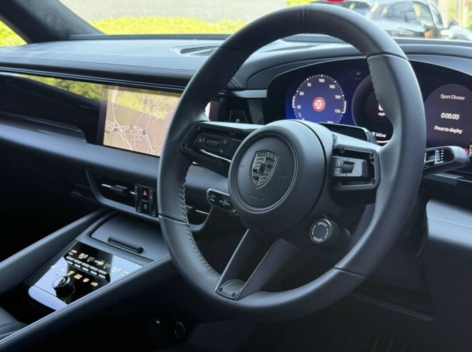 Porsche Macan 100Kwh Turbo Red #4
