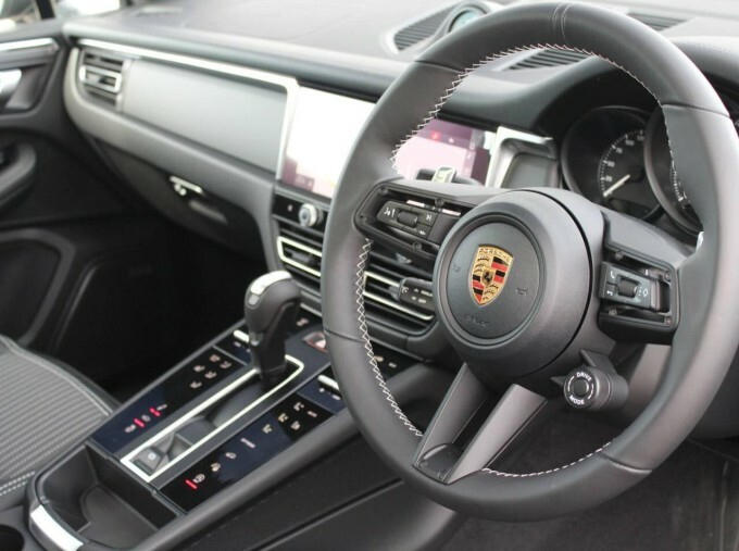 Porsche Macan 2.0T T Pdk 4Wd Euro 6 5-Door Black #4