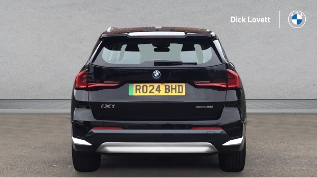 BMW iX1 Suv Green #15