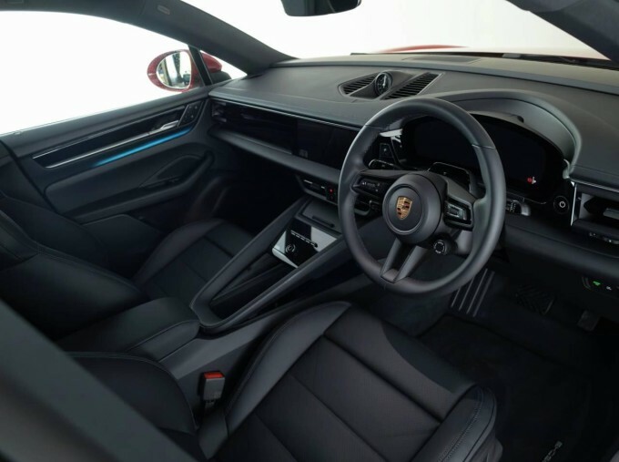 Porsche Macan 100Kwh 5-Door Red #4