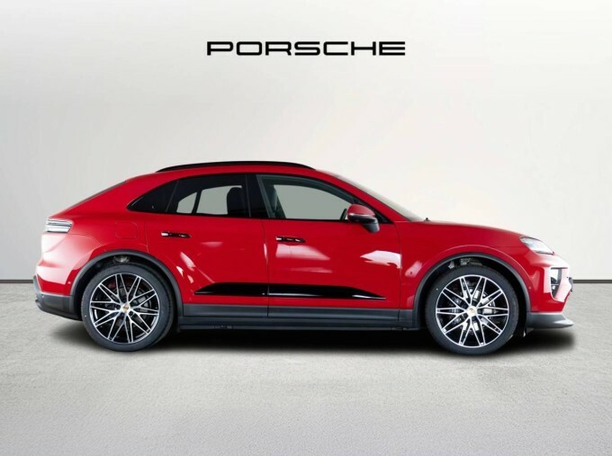 Porsche Macan 100Kwh 5-Door Red #2